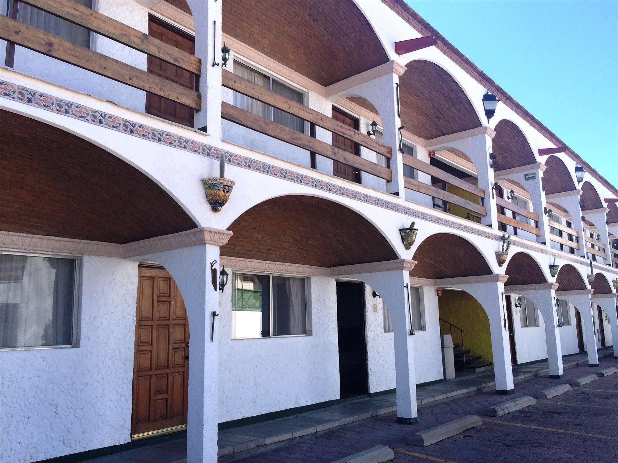 State Inn Chihuahua Extérieur photo